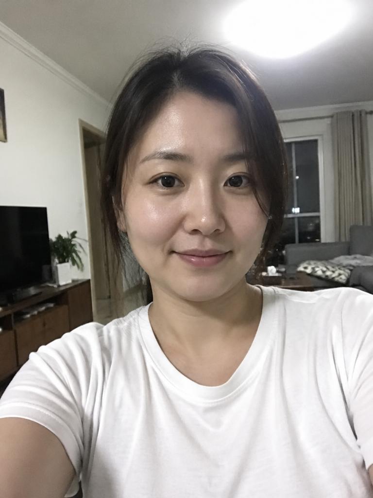 AI 虛構人物自拍示意
